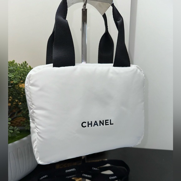 New CHANEL Beauty Imtd ed. Nylon bag - Picture 12 of 13